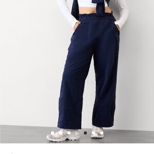 Athleta Trekkie Parachute Pant, navy, size 6, reg length NWT